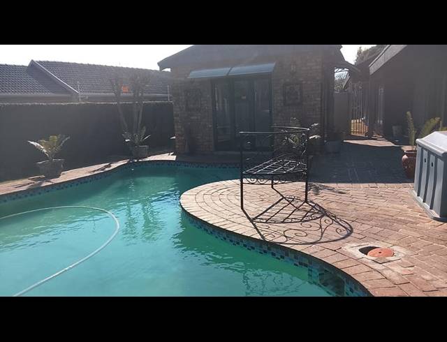 4 BEDROOM HOUSE FOR SALE IN GREENHILLS